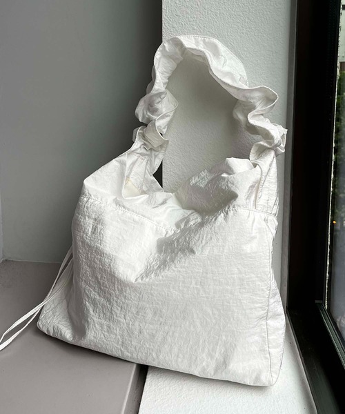 CAPRICIEUX LE'MAGE（カプリシューレマージュ）の「ドロストナイロンバッグ（ショルダーバッグ・レディース・ブラック/ホワイト・FREE）」の11枚目の写真