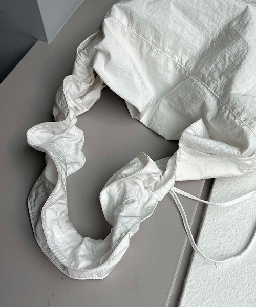 CAPRICIEUX LE'MAGE（カプリシューレマージュ）の「ドロストナイロンバッグ（ショルダーバッグ・レディース・ブラック/ホワイト・FREE）」の13枚目の写真