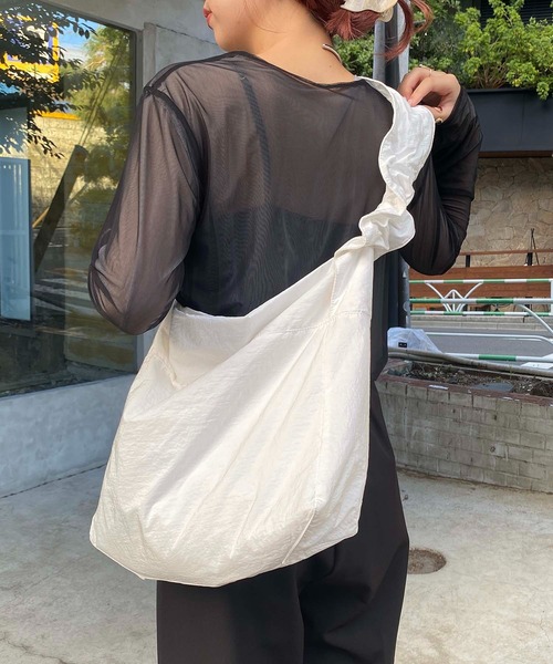 CAPRICIEUX LE'MAGE（カプリシューレマージュ）の「ドロストナイロンバッグ（ショルダーバッグ・レディース・ブラック/ホワイト・FREE）」の7枚目の写真