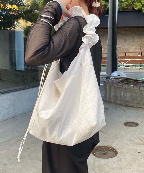 CAPRICIEUX LE'MAGE（カプリシューレマージュ）の「ドロストナイロンバッグ（ショルダーバッグ・レディース・ブラック/ホワイト・FREE）」の8枚目の写真