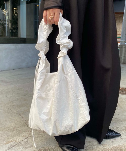 CAPRICIEUX LE'MAGE（カプリシューレマージュ）の「ドロストナイロンバッグ（ショルダーバッグ・レディース・ブラック/ホワイト・FREE）」の9枚目の写真