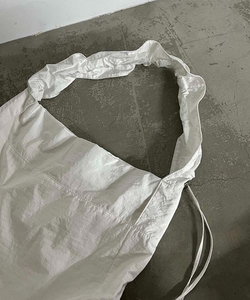 CAPRICIEUX LE'MAGE（カプリシューレマージュ）の「ドロストナイロンバッグ（ショルダーバッグ・レディース・ブラック/ホワイト・FREE）」の15枚目の写真