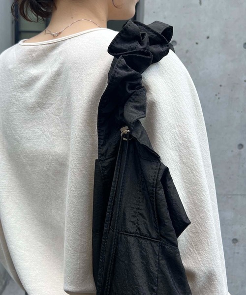 CAPRICIEUX LE'MAGE（カプリシューレマージュ）の「ドロストナイロンバッグ（ショルダーバッグ・レディース・ブラック/ホワイト・FREE）」の5枚目の写真