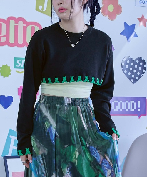 miette(ミエット)の「配色ステッチクロップドニットトップス(ニット/セーター・レディース・グレー/アイボリー/ネイビー/ブラック・FREE)」の2枚目の写真