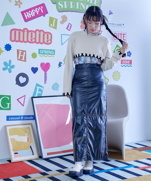 miette(ミエット)の「配色ステッチクロップドニットトップス(ニット/セーター・レディース・グレー/アイボリー/ネイビー/ブラック・FREE)」の5枚目の写真