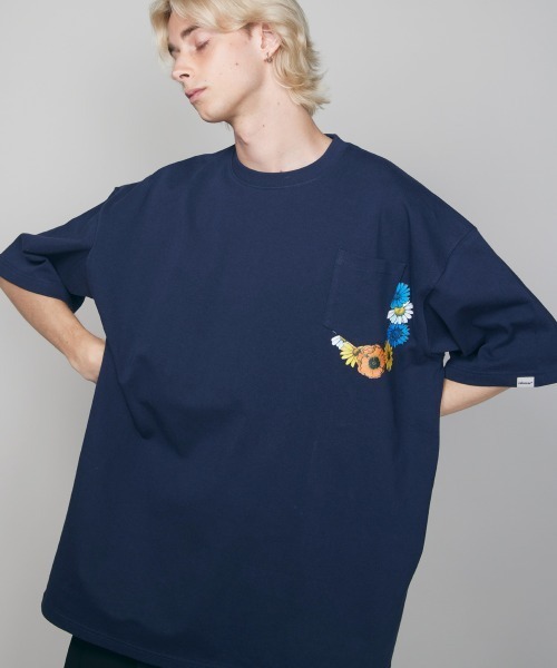 rehacer(レアセル)の「rehacer : Cycle Flower Pocket S/S HW T / サイクル フラワー ヘビーウエイト ポケット Tシャツ(Tシャツ/カットソー・メンズ・ブルー/ブラック/ネイビー・X-LARGE/MEDIUM/LARGE)」の1枚目の写真