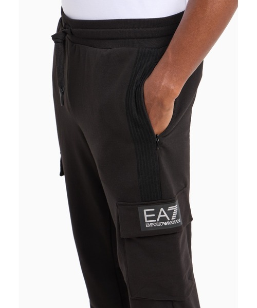 EMPORIO ARMANI EA7（エンポリオアルマーニイーエーセブン）の「【エンポリオ アルマーニ EA7】7 Lines カーゴパンツ 再生コットン混紡 Armani Sustainability Values（カーゴパンツ・メンズ・ブラック・LARGE/MEDIUM/SMALL/X-LARGE/X-SMALL）」の3枚目の写真