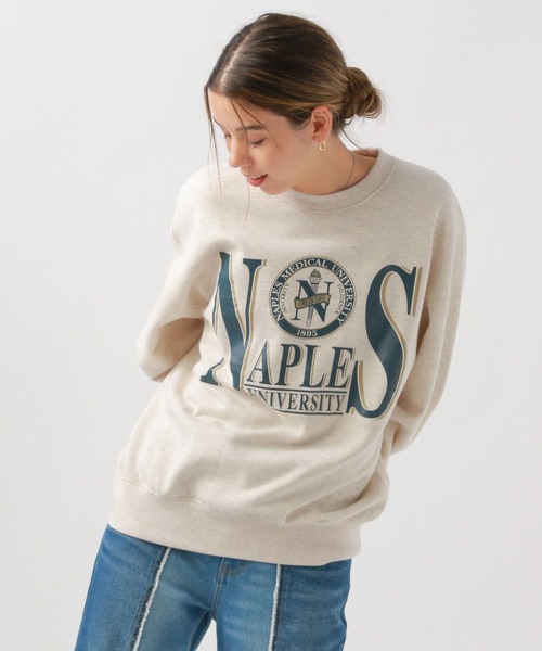 BAYFLOW(ベイフロー)の「カレッジロゴ裏毛プルオーバー(スウェット・レディース・マスタード/オリーブ/オートミール/ネイビー・FREE)」の2枚目の写真