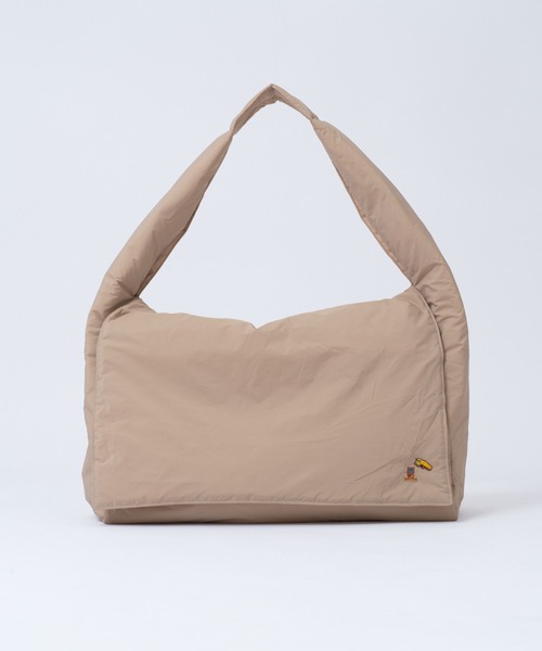 WHIMSIC(ウィムジック)の「【UNISEX】パディングニュースペーパーバッグ(ショルダーバッグ・メンズ・ベージュ/ブラック/ブルー・FREE)」の5枚目の写真