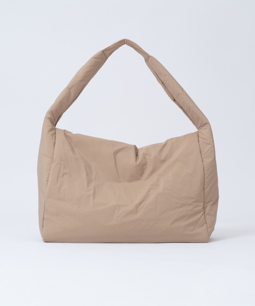 WHIMSIC(ウィムジック)の「【UNISEX】パディングニュースペーパーバッグ(ショルダーバッグ・メンズ・ベージュ/ブラック/ブルー・FREE)」の7枚目の写真