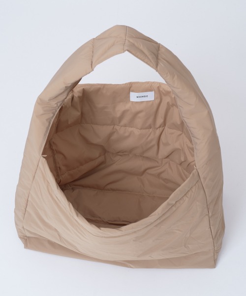 WHIMSIC(ウィムジック)の「【UNISEX】パディングニュースペーパーバッグ(ショルダーバッグ・メンズ・ベージュ/ブラック/ブルー・FREE)」の8枚目の写真