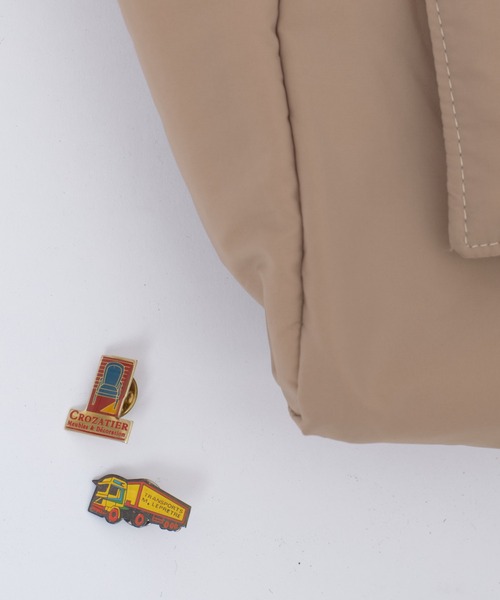 WHIMSIC(ウィムジック)の「【UNISEX】パディングニュースペーパーバッグ(ショルダーバッグ・メンズ・ベージュ/ブラック/ブルー・FREE)」の10枚目の写真