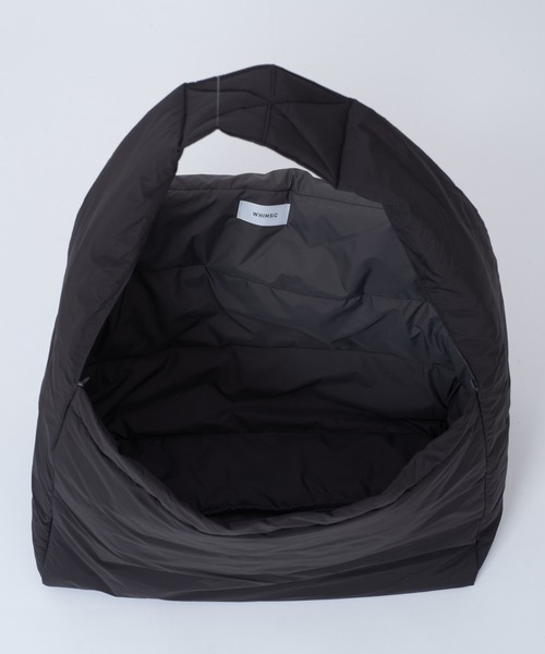 WHIMSIC(ウィムジック)の「【UNISEX】パディングニュースペーパーバッグ(ショルダーバッグ・メンズ・ベージュ/ブラック/ブルー・FREE)」の15枚目の写真