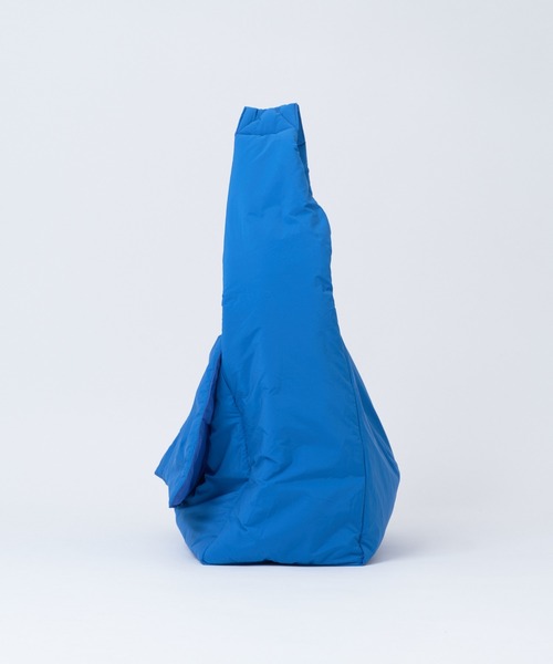 WHIMSIC(ウィムジック)の「【UNISEX】パディングニュースペーパーバッグ(ショルダーバッグ・メンズ・ベージュ/ブラック/ブルー・FREE)」の19枚目の写真