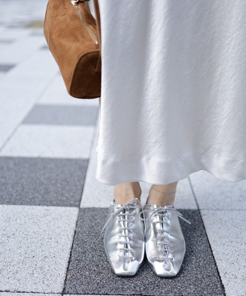 SESTO(セスト)の「スクエアトゥレースアップバブーシュパンプス(パンプス・レディース・シルバー/アイボリー/ブラック・23.5cm/22.5cm/24.5cm/23.0cm/24.0cm/25.0cm)」の1枚目の写真