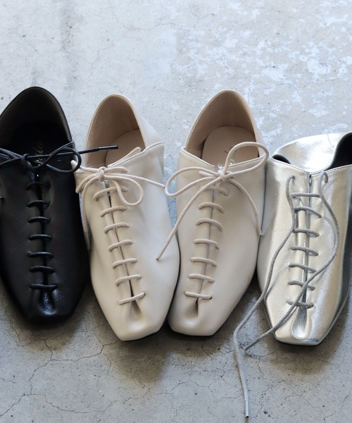 SESTO(セスト)の「スクエアトゥレースアップバブーシュパンプス(パンプス・レディース・シルバー/アイボリー/ブラック・23.5cm/22.5cm/24.5cm/23.0cm/24.0cm/25.0cm)」の2枚目の写真