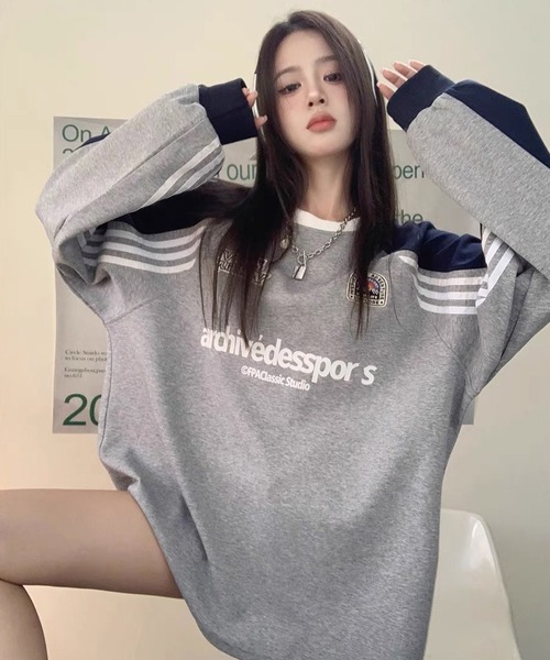 shopnikoniko(ショップニコニコ)の「トレーナー オーバーサイズ ゲーム スウェット 長袖 ラグラン ユニフォーム トップス(スウェット・レディース・グレー・フリー)」の2枚目の写真