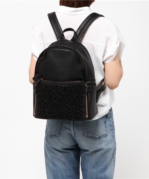 ROSE BUD（ローズバッド）の「【カタログ掲載】ボアフロントバックパック / (MR MODA) JXO14262 BOA FRONT BACKPACK[リュック]（バックパック/リュック・レディース・ライトグレー/ブラック・ONE SIZE）」の12枚目の写真