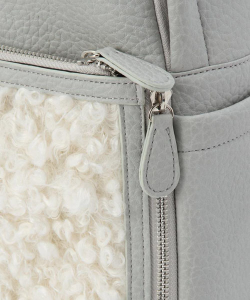 ROSE BUD（ローズバッド）の「【カタログ掲載】ボアフロントバックパック / (MR MODA) JXO14262 BOA FRONT BACKPACK[リュック]（バックパック/リュック・レディース・ライトグレー/ブラック・ONE SIZE）」の8枚目の写真