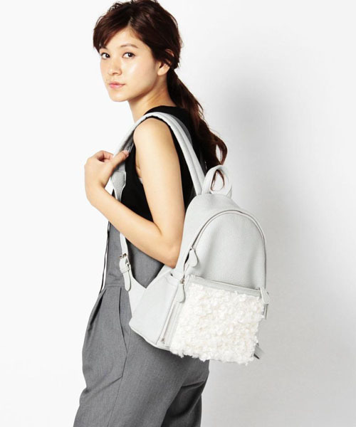 ROSE BUD（ローズバッド）の「【カタログ掲載】ボアフロントバックパック / (MR MODA) JXO14262 BOA FRONT BACKPACK[リュック]（バックパック/リュック・レディース・ライトグレー/ブラック・ONE SIZE）」の5枚目の写真