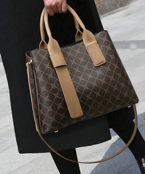 florist（フローリスト）の「【仕切りポケット付】【2WAY/3WAY】配色ヴィーガンレザーアシメハンドルトートバッグ/ハンドバッグ/レディースバッグ（ハンドバッグ・レディース・ライトグリーン/サーモンピンク/ブラック/モカ・FREE）」の5枚目の写真