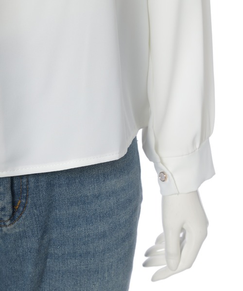 fifth（フィフス）の「パールデザインVネックブラウス（シャツ/ブラウス・レディース・ホワイト/ブラック・M）」の8枚目の写真