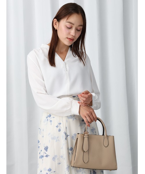 fifth（フィフス）の「パールデザインVネックブラウス（シャツ/ブラウス・レディース・ホワイト/ブラック・M）」の3枚目の写真