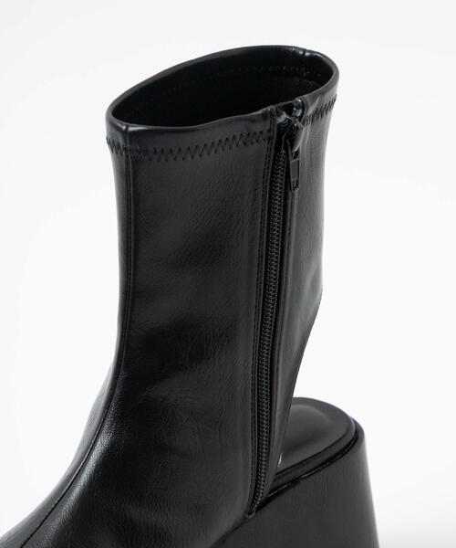 WEGO(ウィゴー)の「WEGO/バルキーヒールブーツサンダル(ブーツ・レディース・オフホワイト/ブラック・MEDIUM/LARGE)」の8枚目の写真