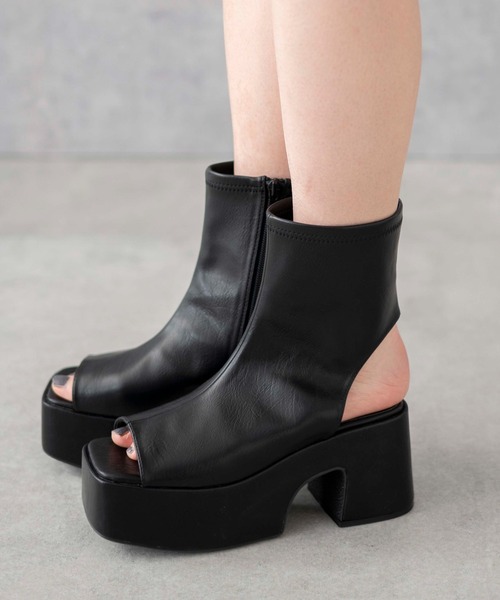 WEGO(ウィゴー)の「WEGO/バルキーヒールブーツサンダル(ブーツ・レディース・オフホワイト/ブラック・MEDIUM/LARGE)」の14枚目の写真