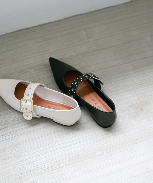 ポインテッドトゥ スタッズベルトパンプス（パンプス）｜menue（メヌエ