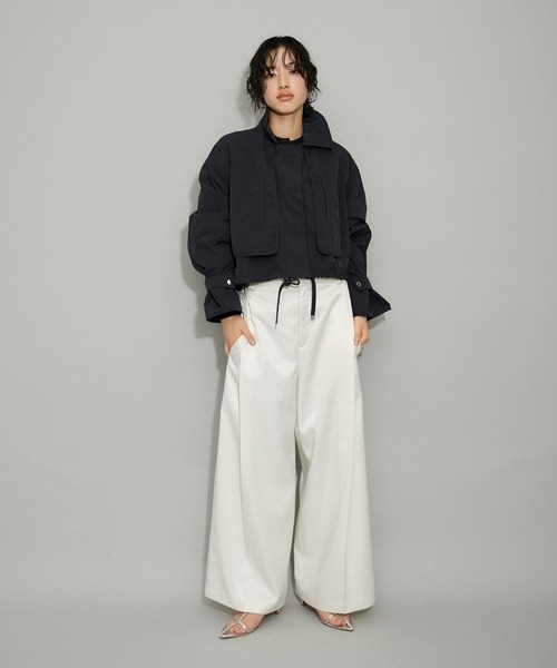 ADAM ET ROPE'(アダムエロペ)の「【WEB限定】ステンカラーショートブルゾン(その他アウター・レディース・オフホワイト/ネイビー/カーキ・FREE)」の13枚目の写真