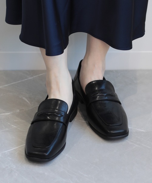 shoes365（シューズスリーシックスファイヴ）の「【shoes365】スクエアトゥ ローヒール ローファー（ローファー・レディース・チョコ/ブラック/オフホワイト・25.0cm/24.5cm/24.0cm/23.5cm/23.0cm/22.5cm）」の2枚目の写真