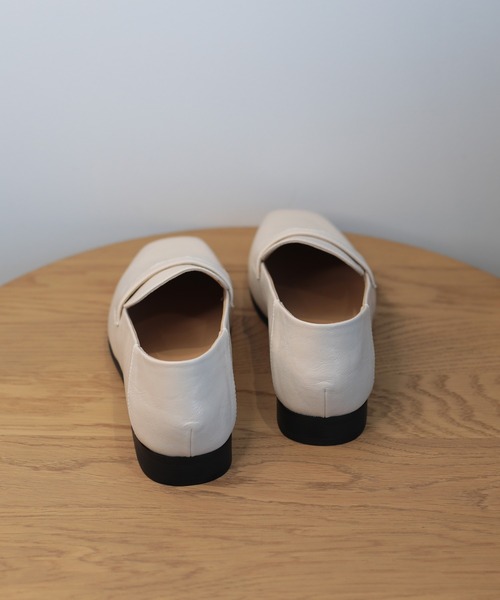 shoes365（シューズスリーシックスファイヴ）の「【shoes365】スクエアトゥ ローヒール ローファー（ローファー・レディース・チョコ/ブラック/オフホワイト・25.0cm/24.5cm/24.0cm/23.5cm/23.0cm/22.5cm）」の4枚目の写真