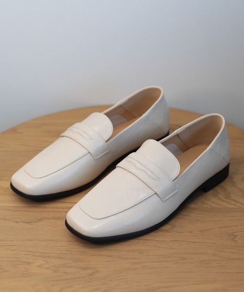 shoes365（シューズスリーシックスファイヴ）の「【shoes365】スクエアトゥ ローヒール ローファー（ローファー・レディース・チョコ/ブラック/オフホワイト・25.0cm/24.5cm/24.0cm/23.5cm/23.0cm/22.5cm）」の7枚目の写真