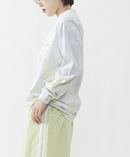 CONVERSE TOKYO(コンバーストウキョウ)の「TIE DYE STAR★ PATCH LONGSLEEVE TEE(Tシャツ/カットソー・レディース・マルチ/ミント/パープル・FREE)」の4枚目の写真