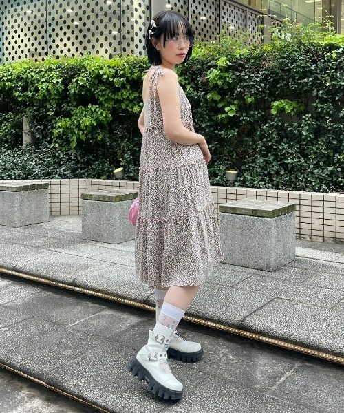 Candy Stripper（キャンディストリッパー）の「CND TIERED CAMISOLE ワンピース（ワンピース・レディース・ブラック/ベージュ/グレー・2）」の19枚目の写真