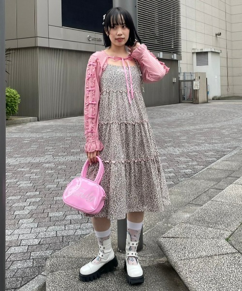 Candy Stripper（キャンディストリッパー）の「CND TIERED CAMISOLE ワンピース（ワンピース・レディース・ブラック/ベージュ/グレー・2）」の22枚目の写真