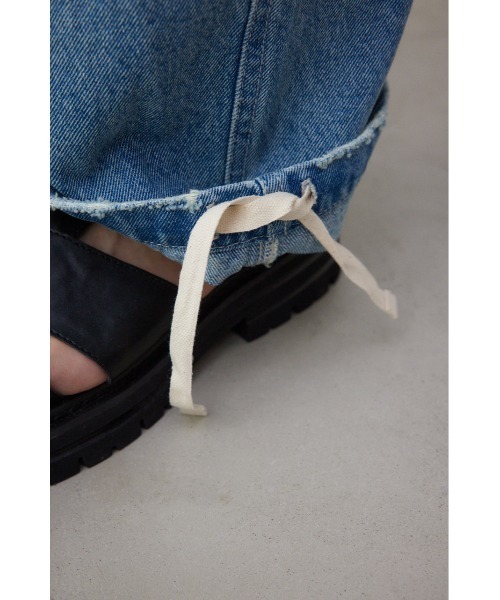 AZUL by moussy（アズールバイマウジー）の「AZUL DENIMワイドカーゴ（デニムパンツ・メンズ・ホワイト/ライトブルー・FREE）」の4枚目の写真