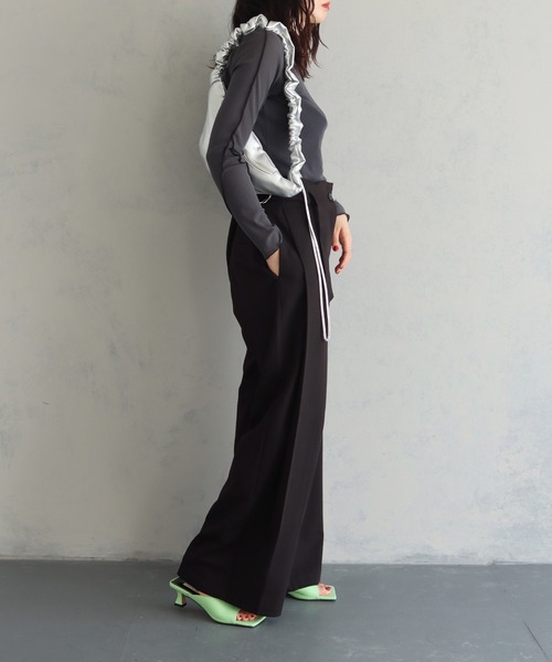 cheriella(シェリエラ)の「【cheriella】ワイドスクエアミュールサンダル WIDE SQUARE MULE SANDALS(サンダル・レディース・アイボリー/ブラック/ミント・S(22.5cm)/M(23.5cm)/L(24.5cm))」の20枚目の写真