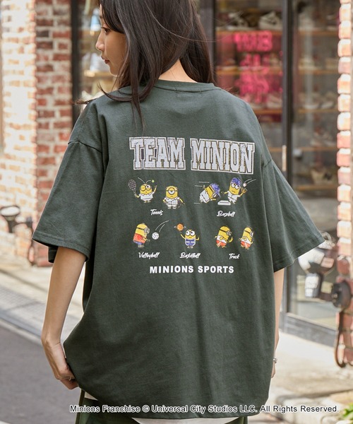 MINIONS（ミニオンズ）の「MINIONS/ミニオンズ 別注 ヴィンテージライクデザインビッグ半袖Tシャツ（Tシャツ/カットソー・レディース・スミクロ/アイボリー/オフホワイト/ネイビー/ブラック系・FREE）」の3枚目の写真
