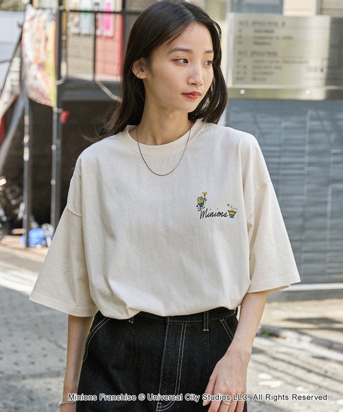 MINIONS（ミニオンズ）の「MINIONS/ミニオンズ 別注 ヴィンテージライクデザインビッグ半袖Tシャツ（Tシャツ/カットソー・レディース・スミクロ/アイボリー/オフホワイト/ネイビー/ブラック系・FREE）」の18枚目の写真