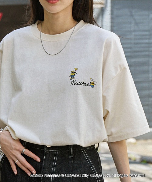 MINIONS（ミニオンズ）の「MINIONS/ミニオンズ 別注 ヴィンテージライクデザインビッグ半袖Tシャツ（Tシャツ/カットソー・レディース・スミクロ/アイボリー/オフホワイト/ネイビー/ブラック系・FREE）」の20枚目の写真