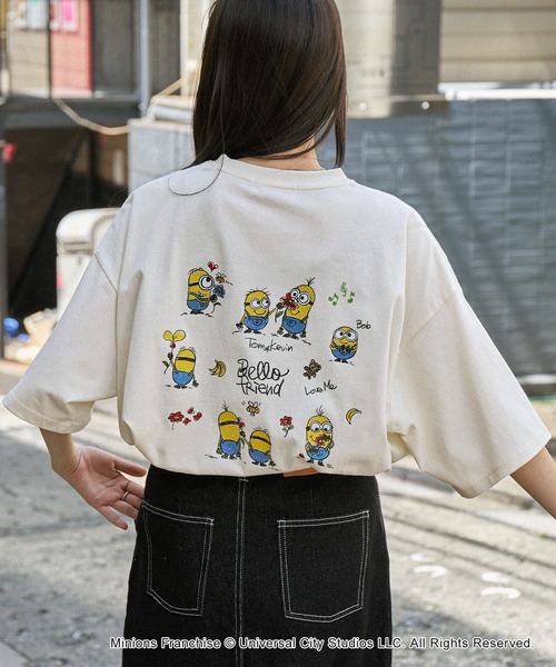 MINIONS（ミニオンズ）の「MINIONS/ミニオンズ 別注 ヴィンテージライクデザインビッグ半袖Tシャツ（Tシャツ/カットソー・レディース・スミクロ/アイボリー/オフホワイト/ネイビー/ブラック系・FREE）」の21枚目の写真