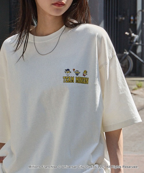MINIONS（ミニオンズ）の「MINIONS/ミニオンズ 別注 ヴィンテージライクデザインビッグ半袖Tシャツ（Tシャツ/カットソー・レディース・スミクロ/アイボリー/オフホワイト/ネイビー/ブラック系・FREE）」の14枚目の写真