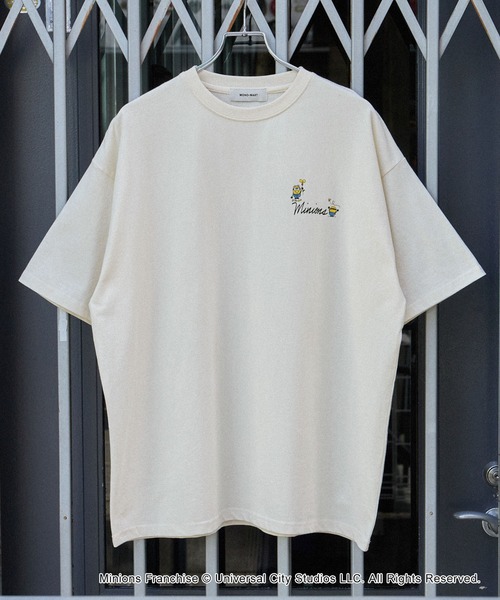 MINIONS（ミニオンズ）の「MINIONS/ミニオンズ 別注 ヴィンテージライクデザインビッグ半袖Tシャツ（Tシャツ/カットソー・レディース・スミクロ/アイボリー/オフホワイト/ネイビー/ブラック系・FREE）」の9枚目の写真