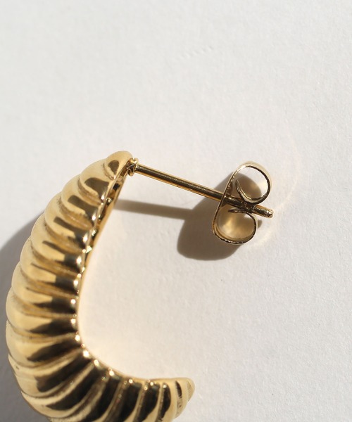 abaskdesign(アバスクデザイン)の「金属アレルギー対応 ドロップストライプゴールドステンレスピアス(ピアス(両耳用)・レディース・ゴールド・FREE)」の10枚目の写真