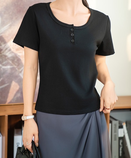 BANICO（バニコ）の「【Banico】ラウンドネックソリッドカラーTシャツ (SS)（Tシャツ/カットソー・レディース・ブラック/ホワイト/オフホワイト・FREE）」の3枚目の写真