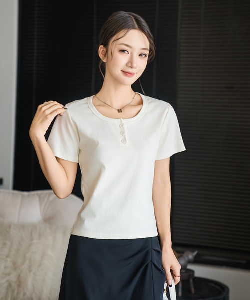 BANICO（バニコ）の「【Banico】ラウンドネックソリッドカラーTシャツ (SS)（Tシャツ/カットソー・レディース・ブラック/ホワイト/オフホワイト・FREE）」の6枚目の写真