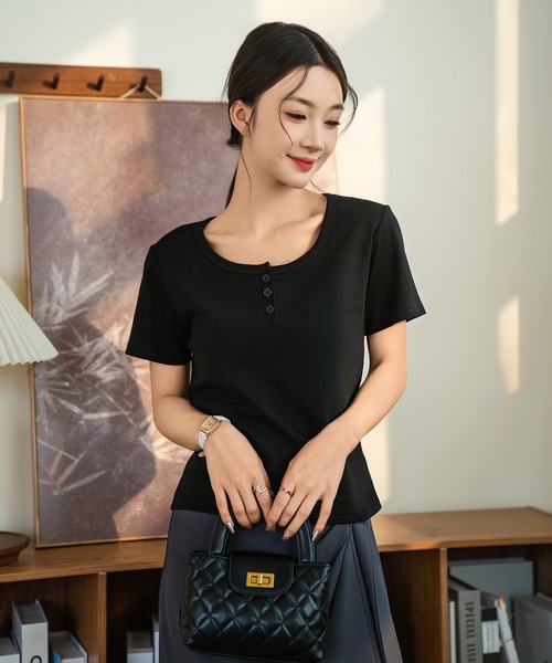 BANICO（バニコ）の「【Banico】ラウンドネックソリッドカラーTシャツ (SS)（Tシャツ/カットソー・レディース・ブラック/ホワイト/オフホワイト・FREE）」の10枚目の写真