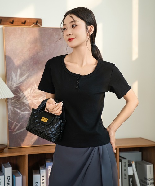 BANICO（バニコ）の「【Banico】ラウンドネックソリッドカラーTシャツ (SS)（Tシャツ/カットソー・レディース・ブラック/ホワイト/オフホワイト・FREE）」の11枚目の写真